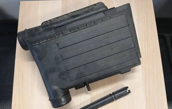 Air filter box