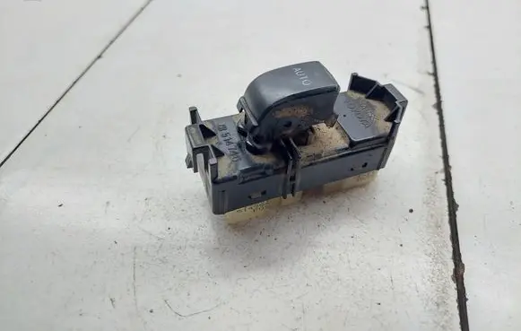 Toyota Corolla Verso E121 Electric window control switch 8403013031 514746
