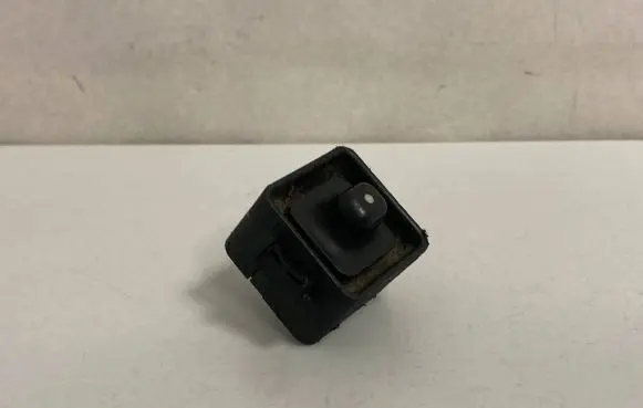 Mercedes-Benz E W124 Wing mirror switch 1248201810