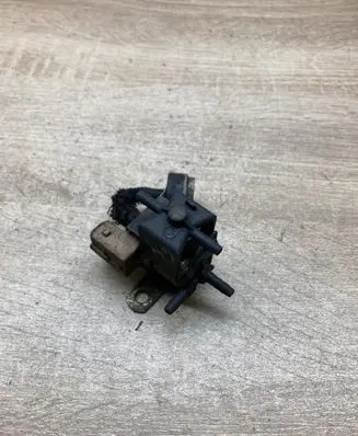 Volkswagen Golf IV Vacuum valve 054906267A