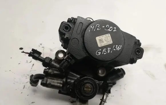Mercedes-Benz E C207 W207 Fuel injection high pressure pump A6510701601