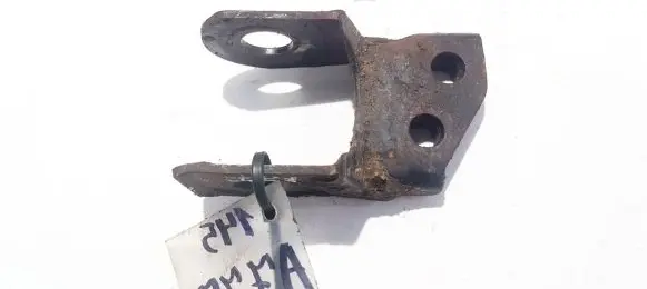 Nissan Primera Engine mounting bracket