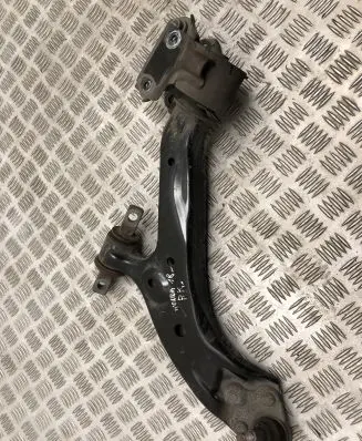Honda CR-V Front lower control arm/wishbone