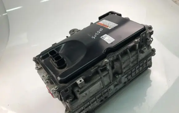 Voltage converter inverter