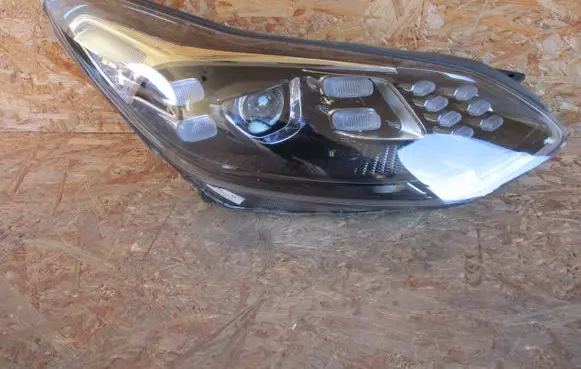 KIA Sportage Headlight/headlamp 92102-F1500