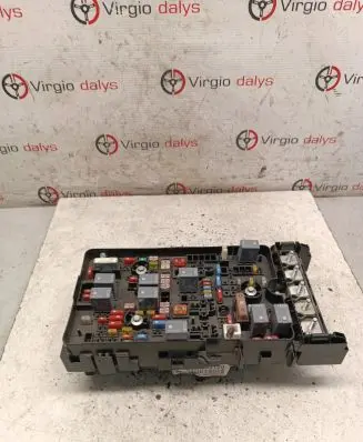 Chrysler 200 Fuse module SEQ544120 68209781AD FNE0275H