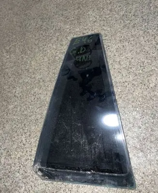BMW 3 E46 Rear vent window glass 51348209006