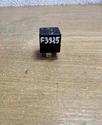 Volkswagen PASSAT B4 Other relay A0025421319 F3925