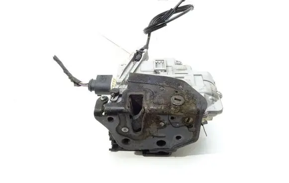 Seat Toledo III (5P) Rear door lock 5P0839012