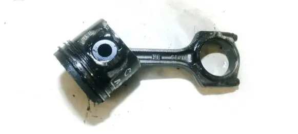 Honda CR-V Piston with connecting rod