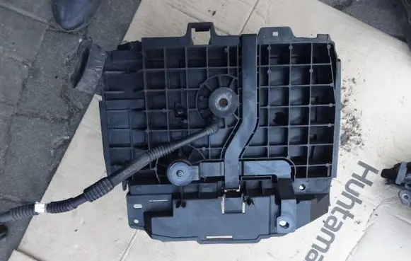 Battery box tray