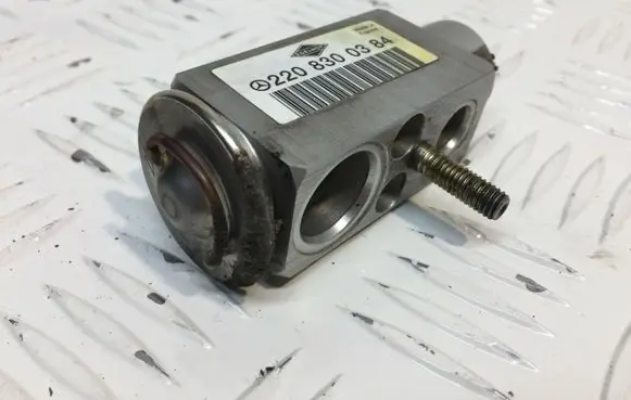 Mercedes-Benz Vito Viano W638 Air conditioning (A/C) expansion valve 2208300384