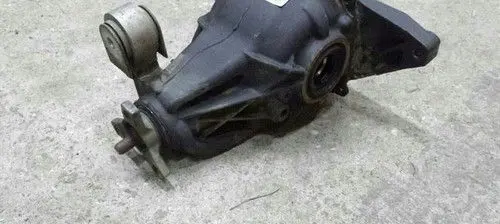 Mercedes-Benz C W204 Rear differential/diff mount bracket A2043502404