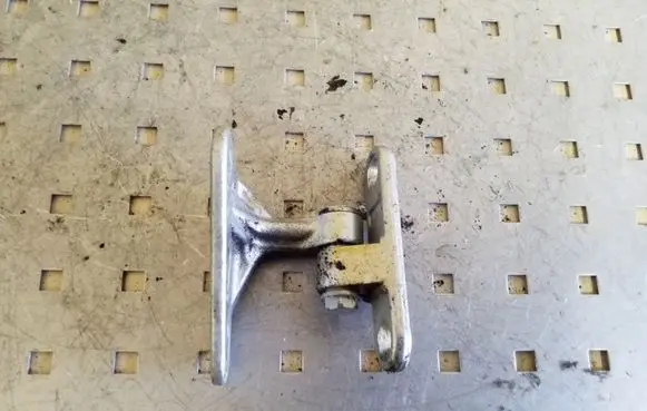 Mercedes-Benz E W211 Front door lower hinge 