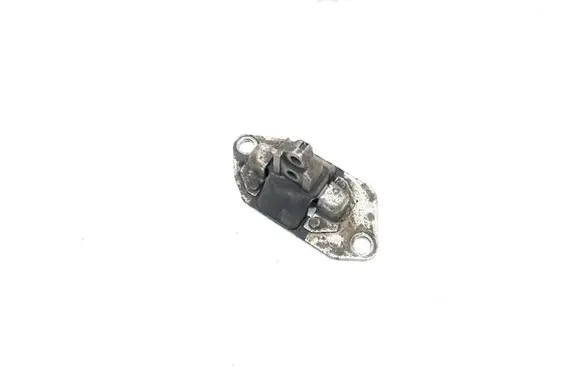 Volvo XC70 Engine mount bracket