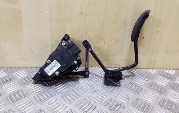 Nissan Primastar Accelerator throttle pedal 8200008477 6PV00811915