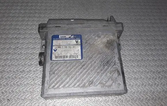 Volvo S40, V40 Engine control unit/module 7700868321