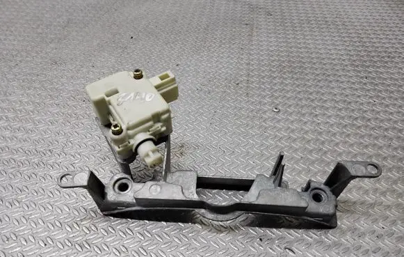 Volkswagen Polo IV 9N3 Central locking motor 3B0959781C