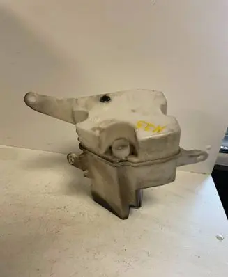 Volvo S80 Windshield washer fluid reservoir/tank 30784233 30784234