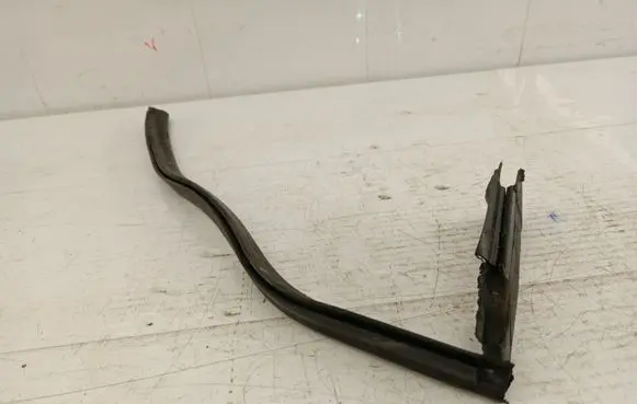 Mercedes-Benz E W212 Engine compartment rubber A2126280098