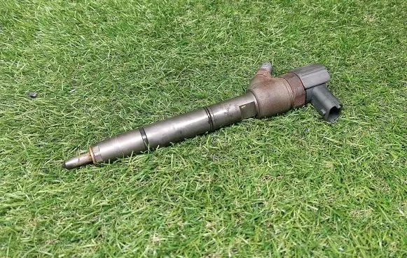 KIA Ceed Fuel injector 338002A400