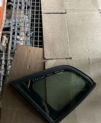 Renault Laguna III Rear side window