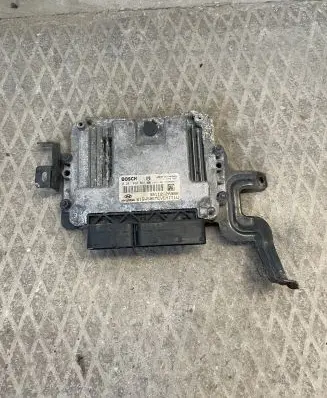Hyundai i30 Engine control unit/module 0281030864 391122A980 61GW50EMCVEHIT1U