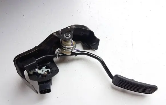 Pontiac Vibe Accelerator throttle pedal 7811135030