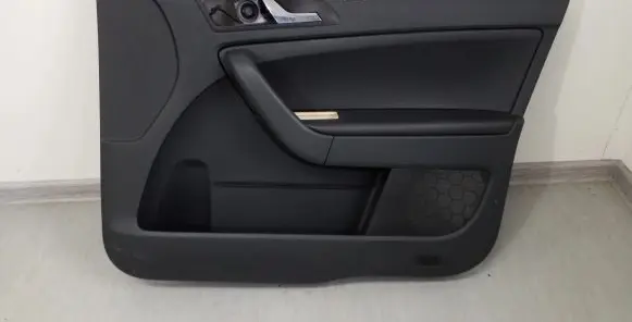 Skoda Yeti (5L) Front door card panel trim 5L2867006AC