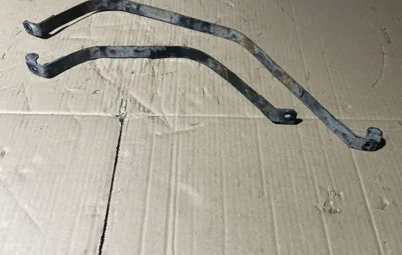 Nissan Pulsar Fuel tank mounting bracket 