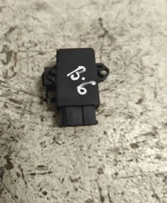 Volkswagen PASSAT B6 Seat heating relay 1K0959772