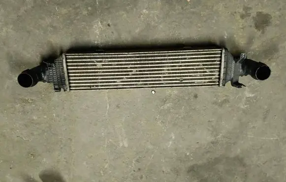 Mercedes-Benz E A207 Intercooler radiator A2045000200 6770176