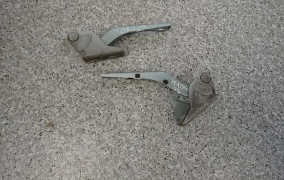 Hyundai Matrix Engine bonnet/hood hinges