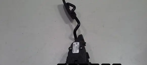 Nissan Primera Accelerator throttle pedal 18002au400