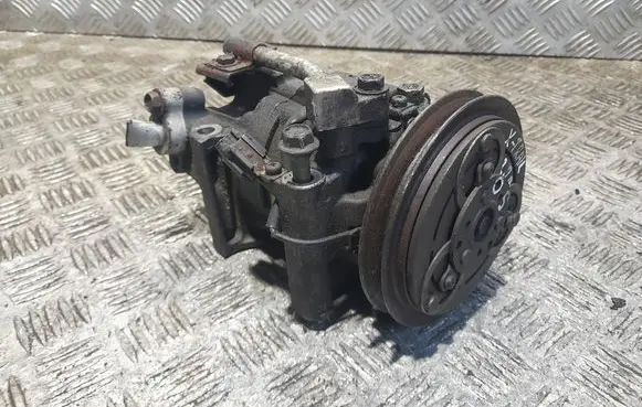 Nissan X-Trail T30 Air conditioning (A/C) compressor (pump) 926005m301