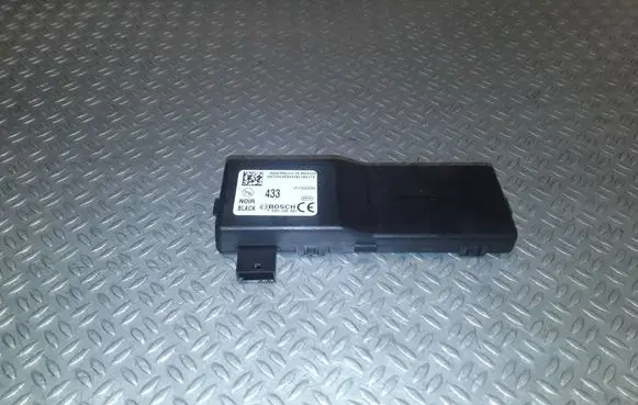 Opel Insignia A Door central lock control unit/module 13503204