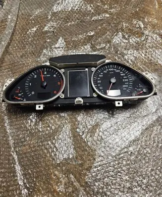 Audi A6 S6 C6 4F Speedometer (instrument cluster) 5550007301