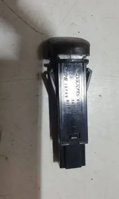 Volvo XC90 Hazard light switch 9168302 03W395
