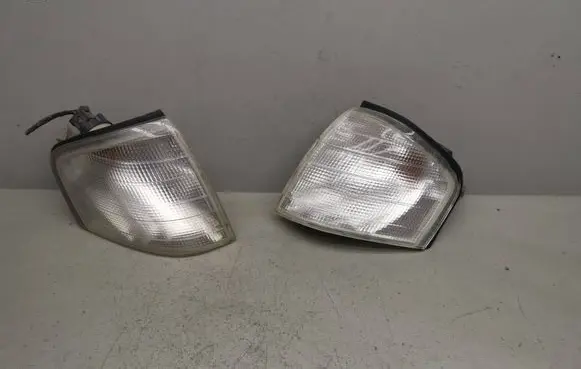 Mercedes-Benz C W202 Front indicator light 1305232924 2028260843