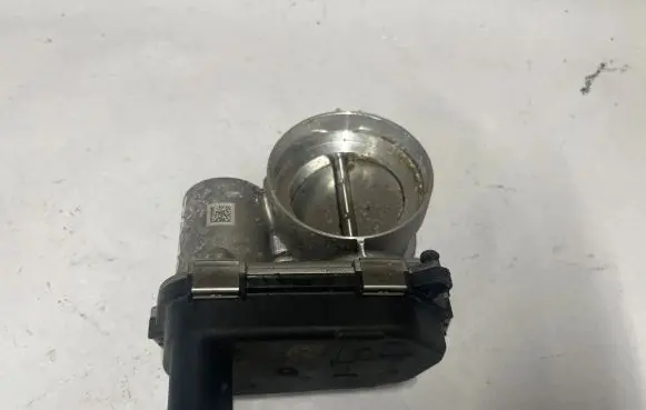 Audi Q3 F3 Throttle valve 04E133062T