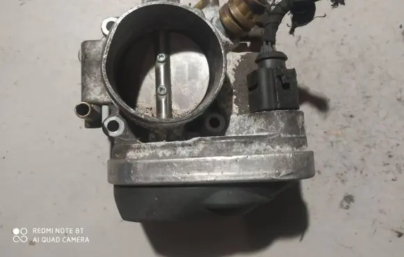 Opel Zafira B Throttle valve 55562380