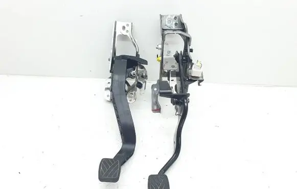 Suzuki SX4 S-Cross Brake pedal 