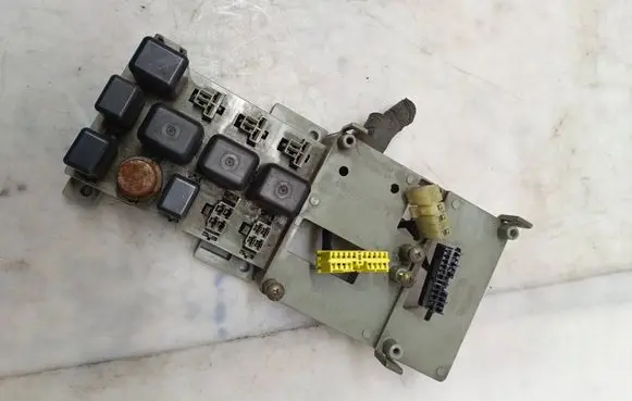 Mitsubishi Canter Fuse module 71543021
