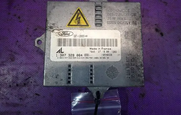 Ford Mondeo Mk III Voltage converter/converter module 