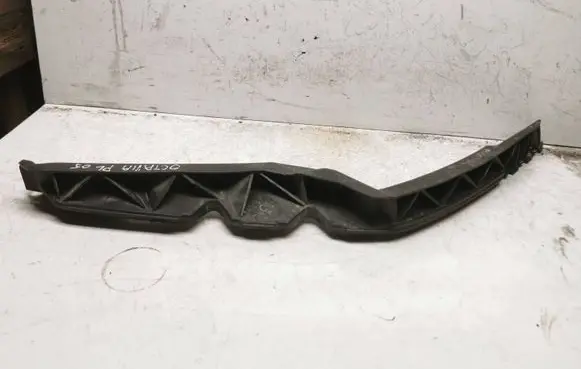 Skoda Octavia Mk2 (1Z) Front bumper mounting bracket 1Z0807184A 001011139316001