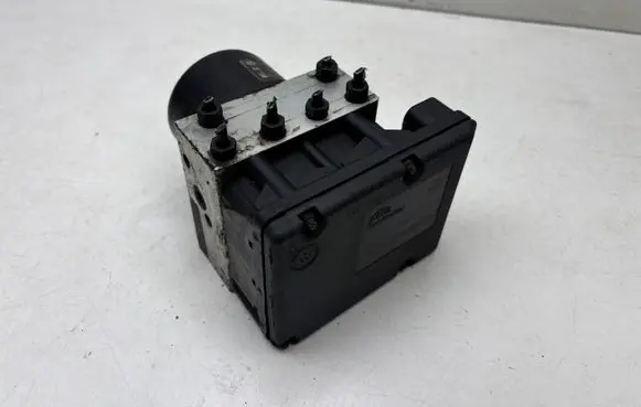 Volkswagen Golf IV ABS Pump 1J0907379P 1J0614117D