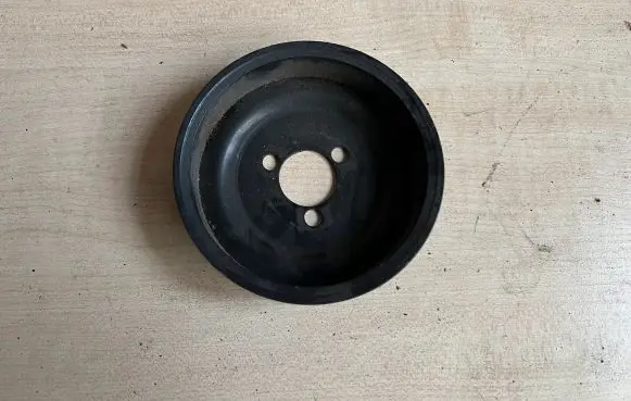 Volkswagen Golf Plus Water pump pulley 03D121028B