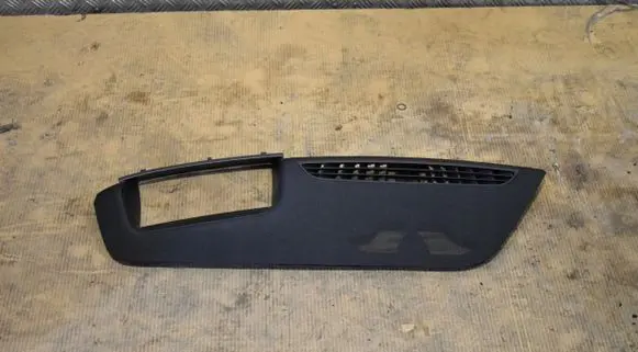Mercedes-Benz GLE W167 Dash center air vent grill A1676808600555525
