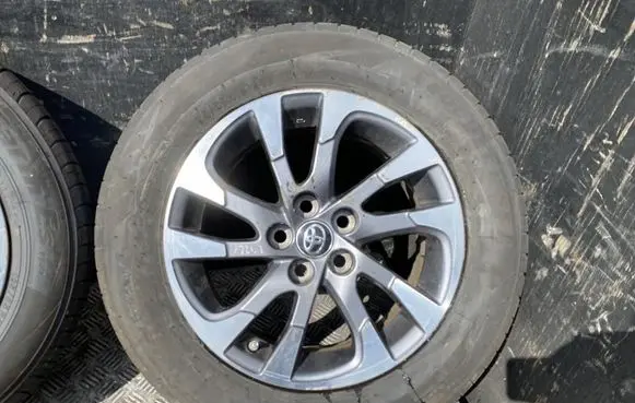 Toyota Prius (XW50) R15 alloy rim 