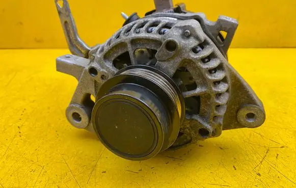 Toyota Yaris Generator/alternator 27060-0Y380